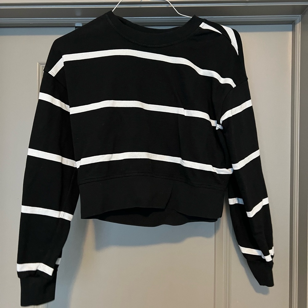 Lululemon Black and White Striped Cropped Sweatshirt